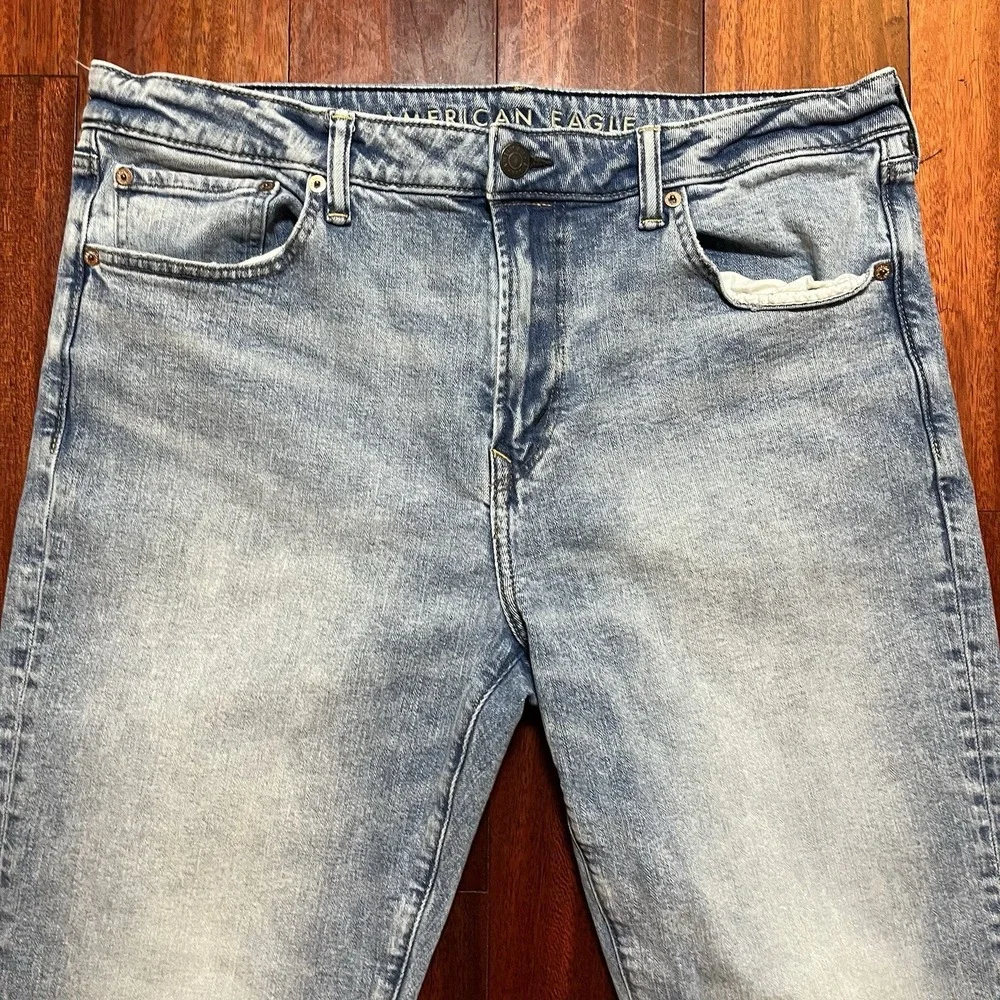 American Eagle Jeans Mens 36x30 Light Wash Athletic Fit EasyFlex Stretch 36x28